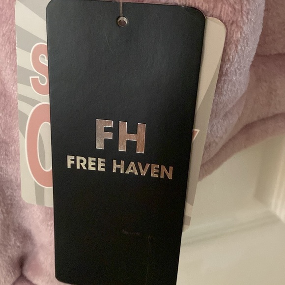 Hoodie size Medium so soft and cozy pink. NWT - Picture 4 of 4